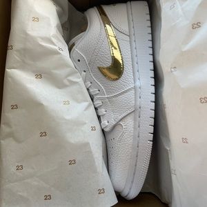 BRAND NEW JORDAN 1s LOW TOP